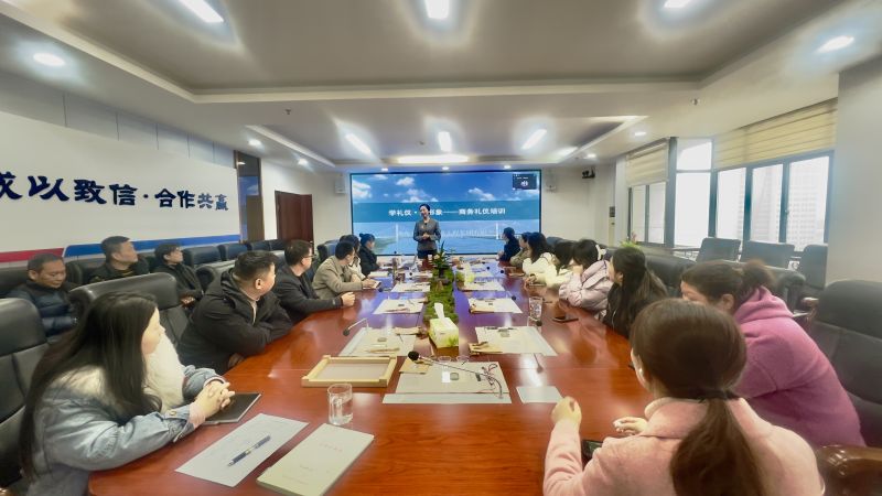 湖南地建集團(tuán)舉辦“學(xué)禮儀 塑形象”現(xiàn)代商務(wù)禮儀講座
